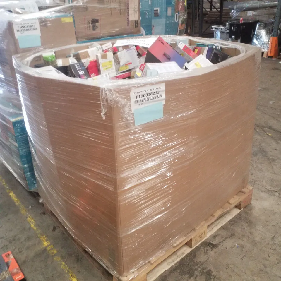 PALLET CONTAINING ASSORTED ELECTRICAL RETURNS INCLUDING BLUETOOTH PARTY SPEAKER, KEYBOARDS, HEADPHONES, 25W POLAROID COMPACT SOUNDBAR & UNIVERSAL TV WALL MOUNT