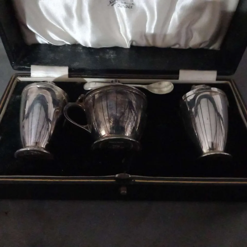 BOXED SILVERSMITHS RATTING AND CO DUNDEE GIFT SET