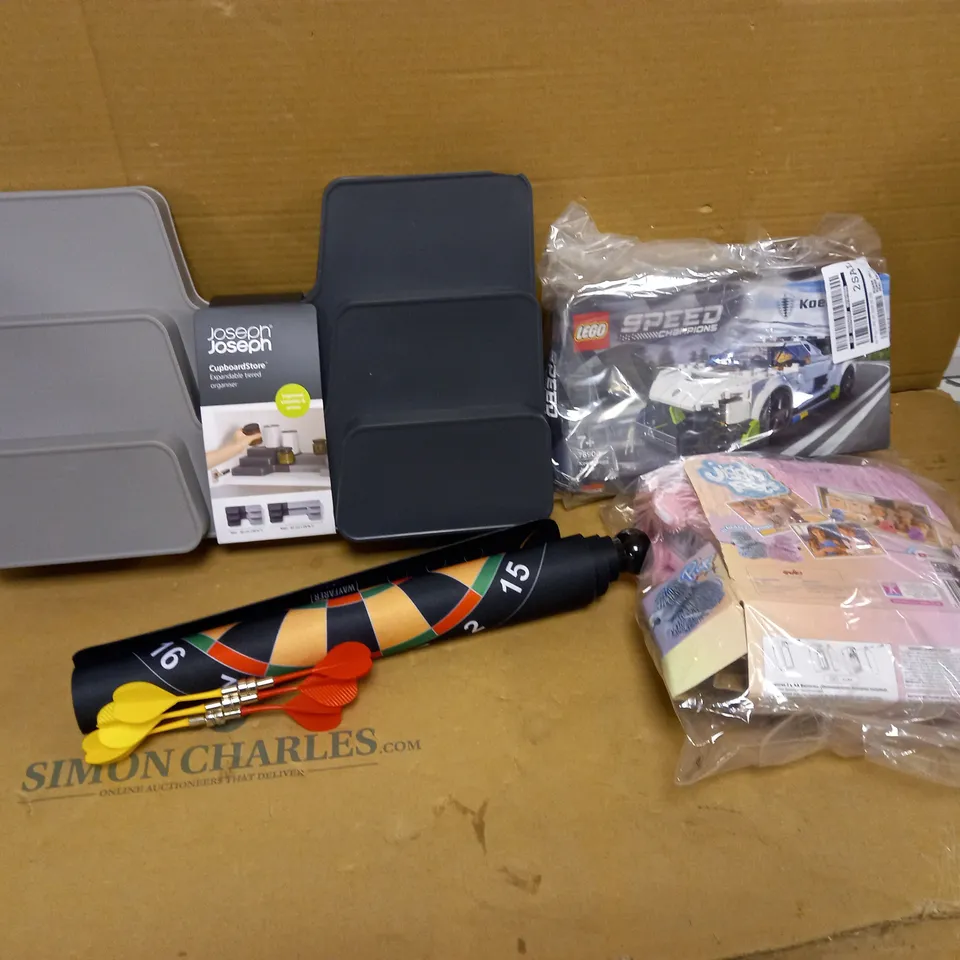 LOT OF APPROX 4 ASSORTED HOMEWARE ITEMS SUCH AS CUPBOARD ORGANISER, MAGNETIC DART BOARD, LEGO ETC