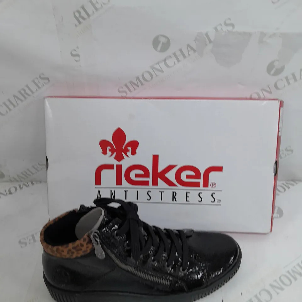 BOXED PAIR OF RIEKER HIGH TOP TRAINERS IN BLACK SIZE 6