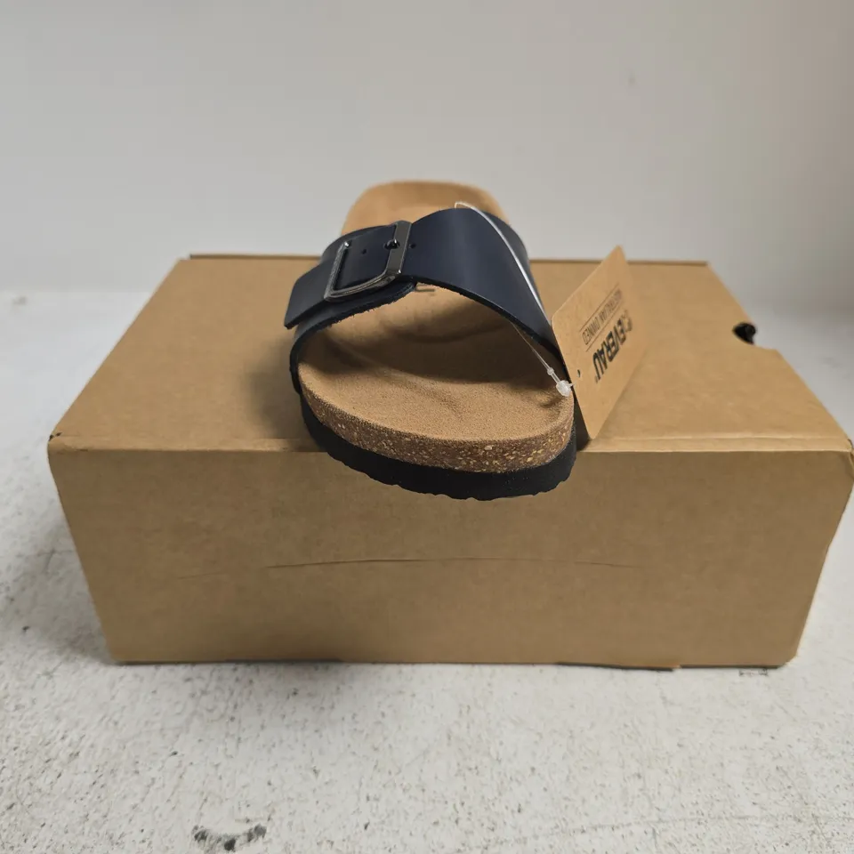 BOXED PAIR OF EVERAU OPEN TOE SANDALS IN NAVY SIZE EU 37