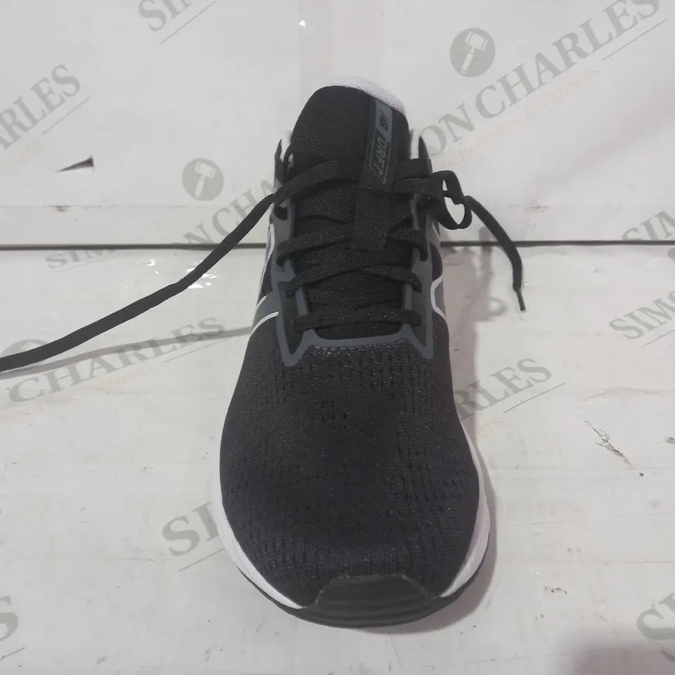PAIR OF NEW BALANCE TRAINERS IN BLACK/WHITE UK SIZE 6
