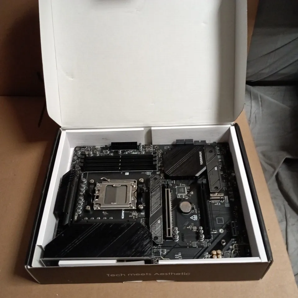 MSI MAG B650 TOMAHAWK WIFI MOTHERBOARD – AM5 SOCKET, BOXED