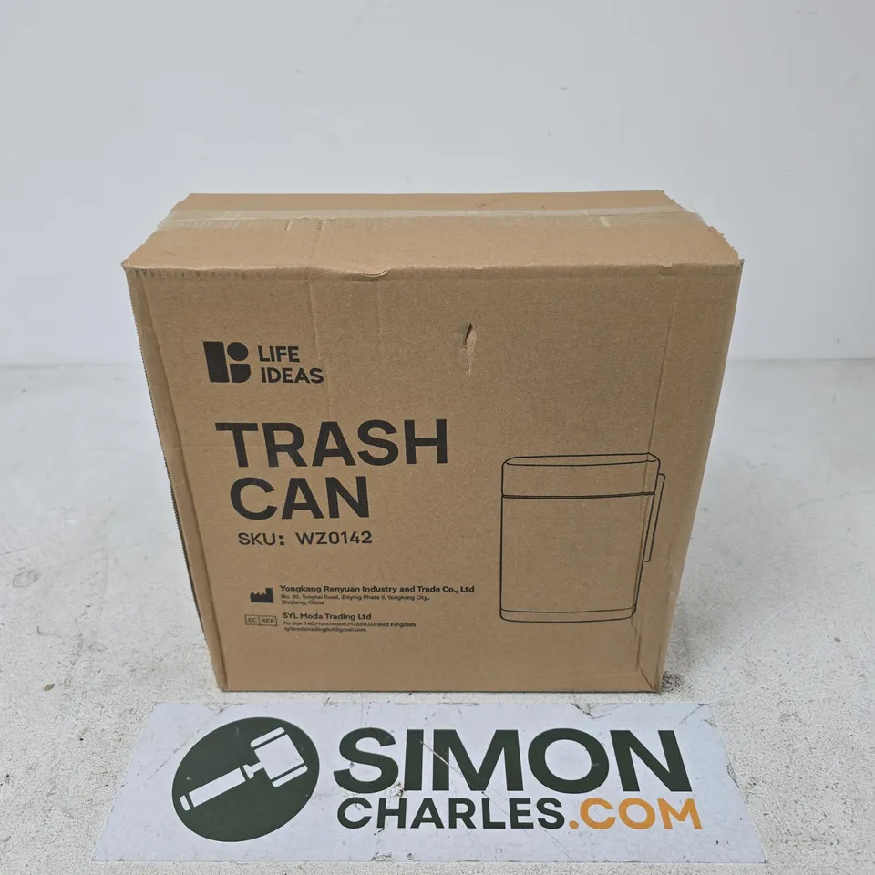 BOXED LIFE IDEAS TRASH CAN IN WHITE/BLACK