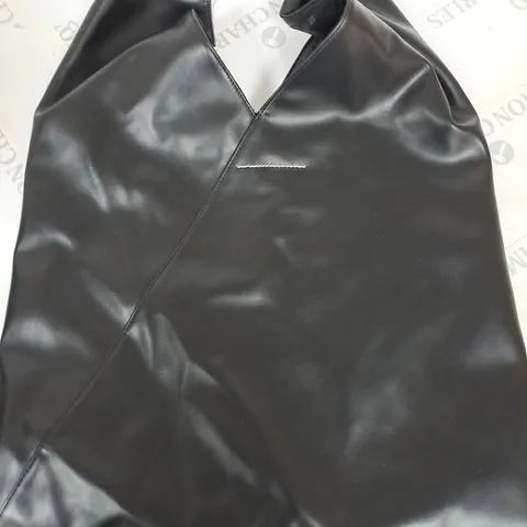 MAISON MARGIELA BLACL LEATHER LOOK BAG