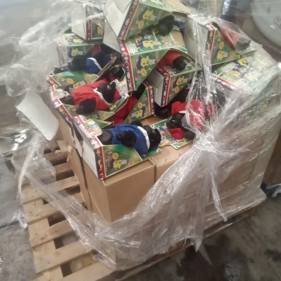 PALLET OF APPROXIMATELY 160 SOCCER WORLD FOOTBALL TOY 98 FANS