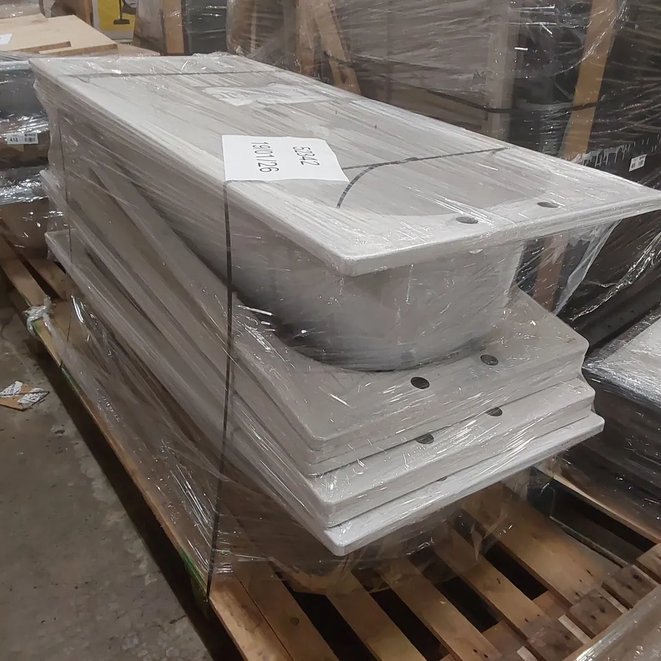 PALLET CONTAINING APPROXIMATELY 7x HEAVY DUTY ANTI-SLIP STEEL BATH TUBS
