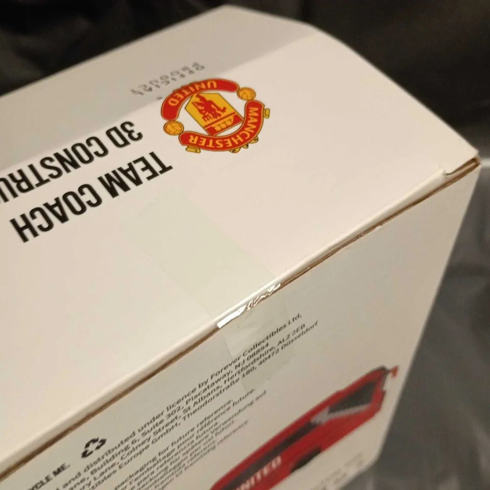 SEALED MANCHESTER UNITED TEAM COACH 3D CONSTRUCTION TOY – 1226 PIECES, AGES 12+