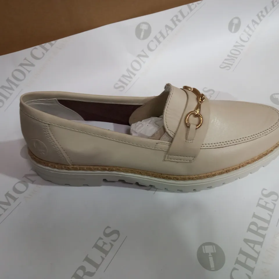 RIEKER BEIGE LOAFER SIZE 7.5