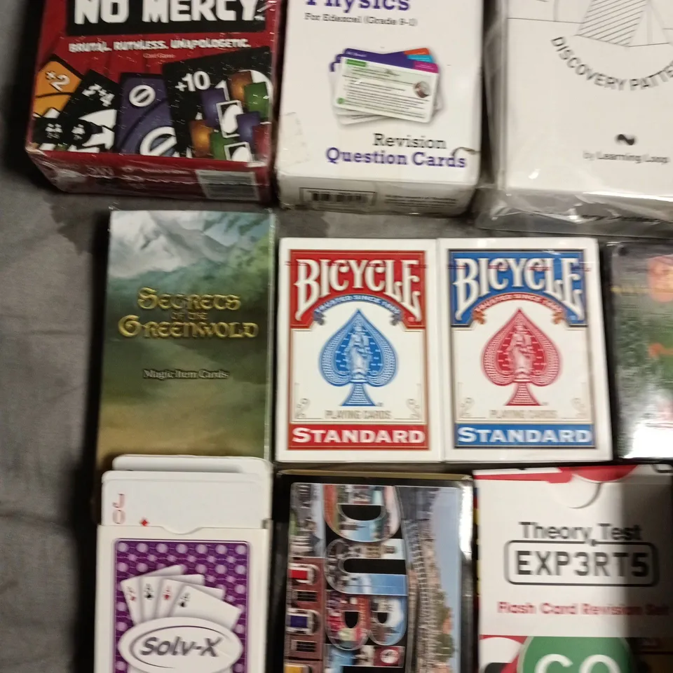ASSORTED CARD GAMES & PLAYING CARDS TO INCLUDE UNO, BICYCLE, CARDS AGAINST HUMANITY, GCSE REVISION CARDS