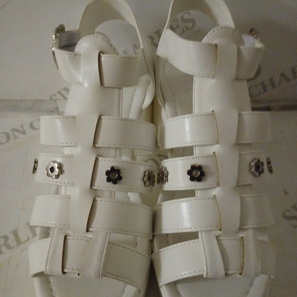 PAIR OF KOI WOMEN'S KOI DESERT FLOWER SANDALS 