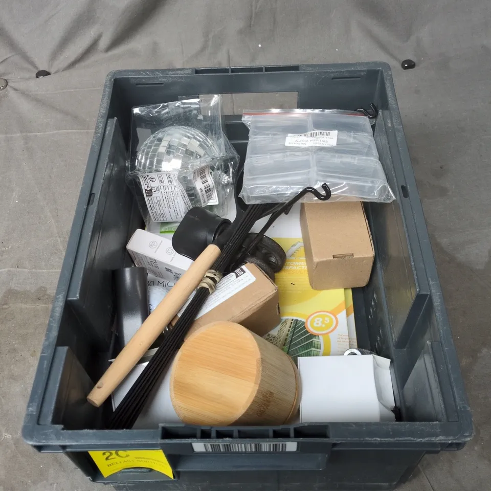 TOTE OF APPROXIMATELY 12 ASSORTED ITEMS TO INCLUDE: HANGING MOTH KILLER 