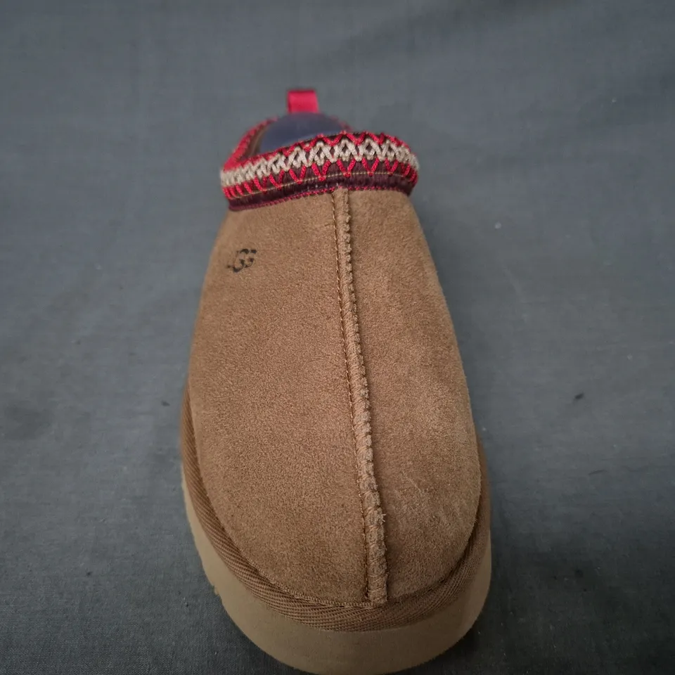 BOXED PAIR OF UGG TAZZ SHOES IN TAN SUEDE UK SIZE 4