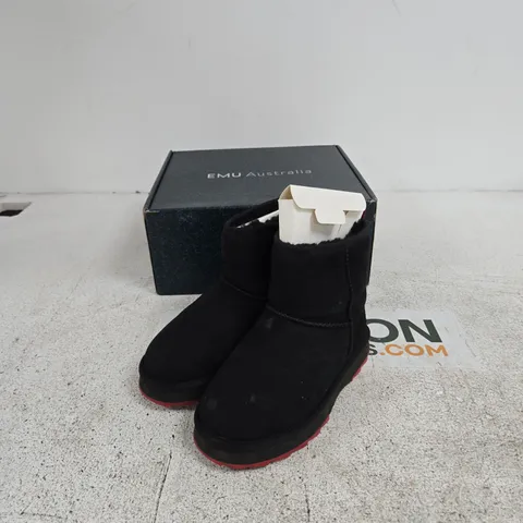 EMU AUSTRALIA MINI WATER RESISTANT BOOTS – BLACK/CHERRY, UK 3