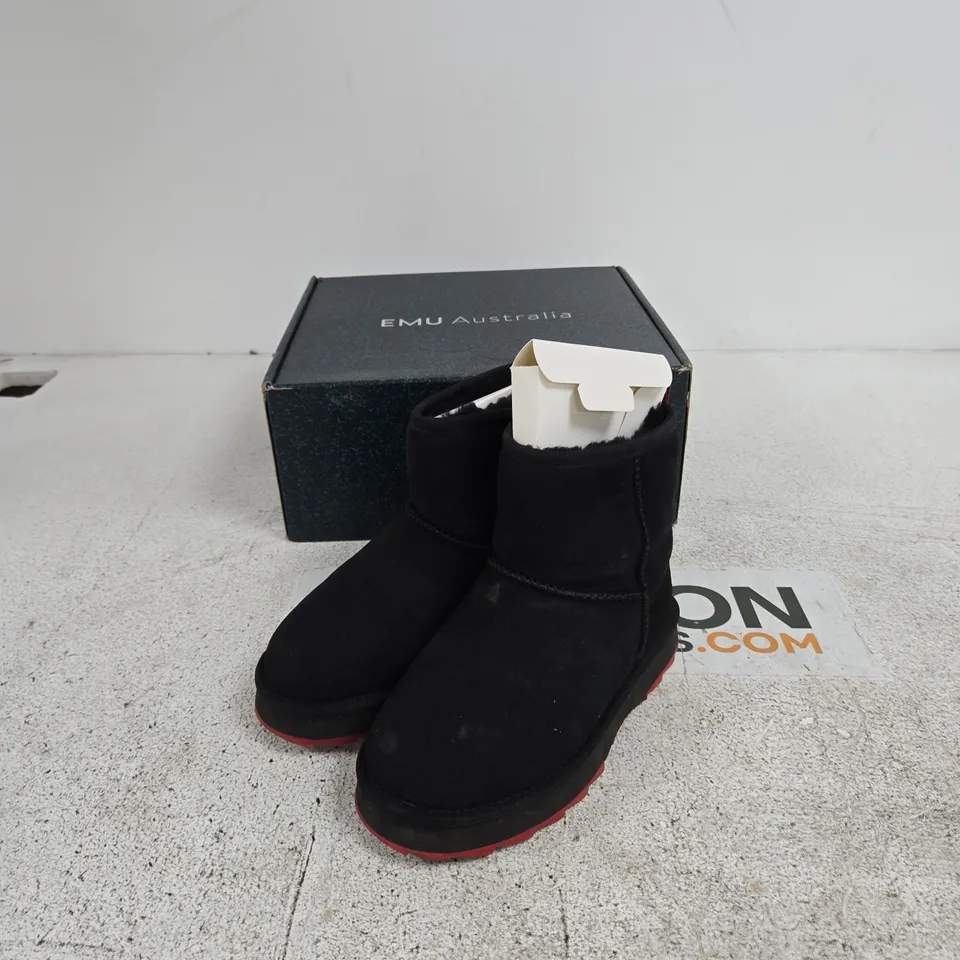 EMU AUSTRALIA MINI WATER RESISTANT BOOTS – BLACK/CHERRY, UK 3