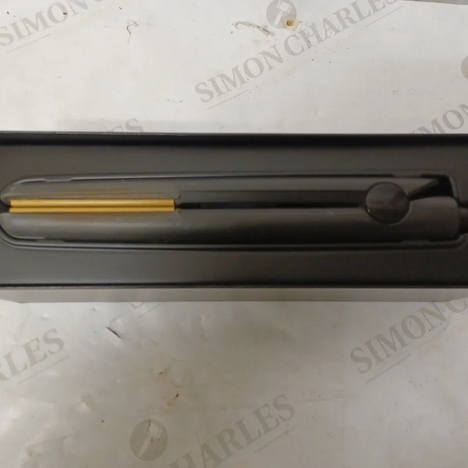 GHD HAIR STRAIGHTENERS
