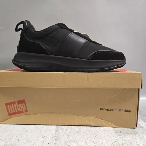 BOXED PAIR OF FITFLOP FLATFORM SNEAKERS IN BLACK SIZE UK 7