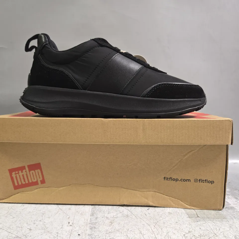 BOXED PAIR OF FITFLOP FLATFORM SNEAKERS IN BLACK SIZE UK 7