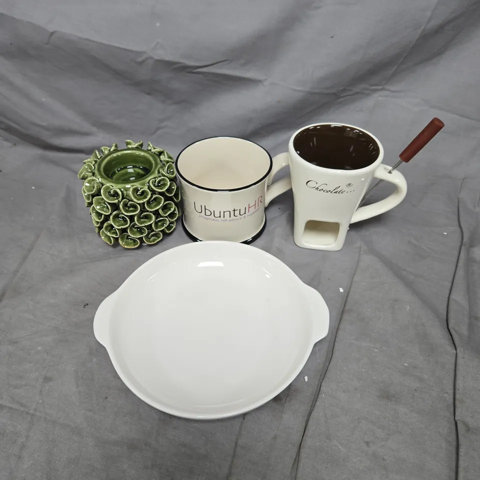 TOTE OF APPROXIMATELY 10 HOUSEHOLD POTTERY ITEMS TO INCLUDE A TEA LIGHT HOLDER, MUGS AND DISHES