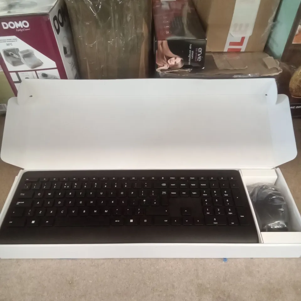 BOXED MICROSOFT WIRELESS 900 MOUSE AND KEYBOARD 