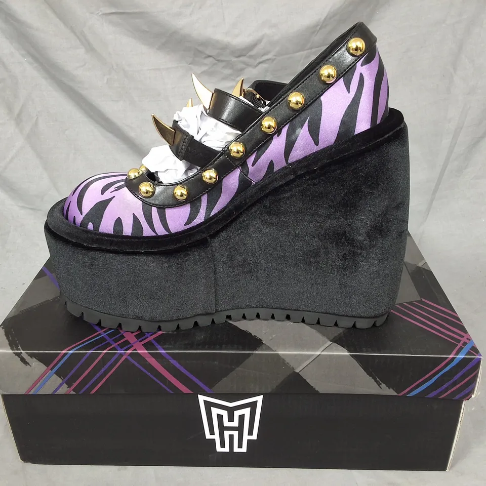 BOXED KOI MONSTER HIGH CLAWSOME WOLF PLATFORM BOOTS IN BLACK- UK 5
