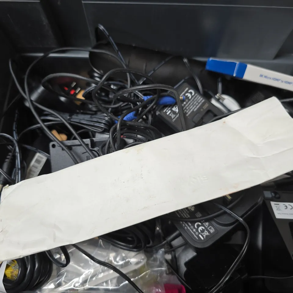 APPROXIMATELY 10 ASSORTED ITEMS TO INCLUDE - EE HUB , SKY REMOTE , ETHERNET CABLE ETC