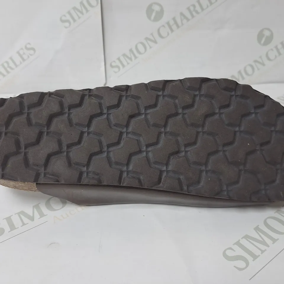 SKECHERS OPEN TOED BROWN SANDALS SIZE 5