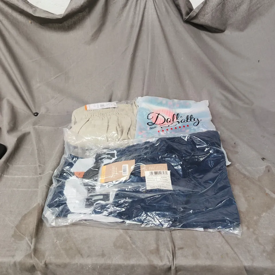 BOX OF APPROXIMATELY 25 ASSORTED CLOTHING ITEMS TO INCLUDE SUSIE JEANS, F&F, DOLLY AND DOTTY ETC