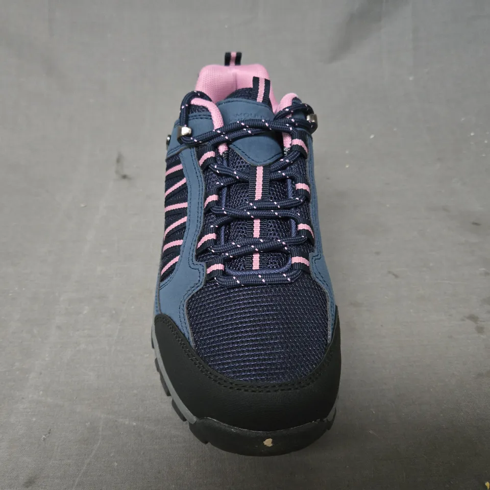 BOXED PAIR OF MOUNTAIN WAREHOUSE PATH WOMEN'S OUTDOOR WATERPROOF WALKING SHOES IN NAVY/BERRY UK SIZE 6