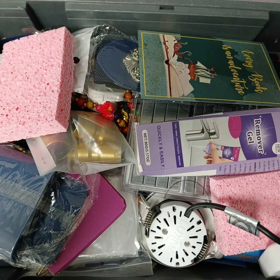 APPROXIMATELY 15 ASSORTED HOUSEHOLD ITEMS TO INCLUDE REMOVER GEL, LINT BRUSH, ARROW T50 STAPLE MULTI-PACK, ETC