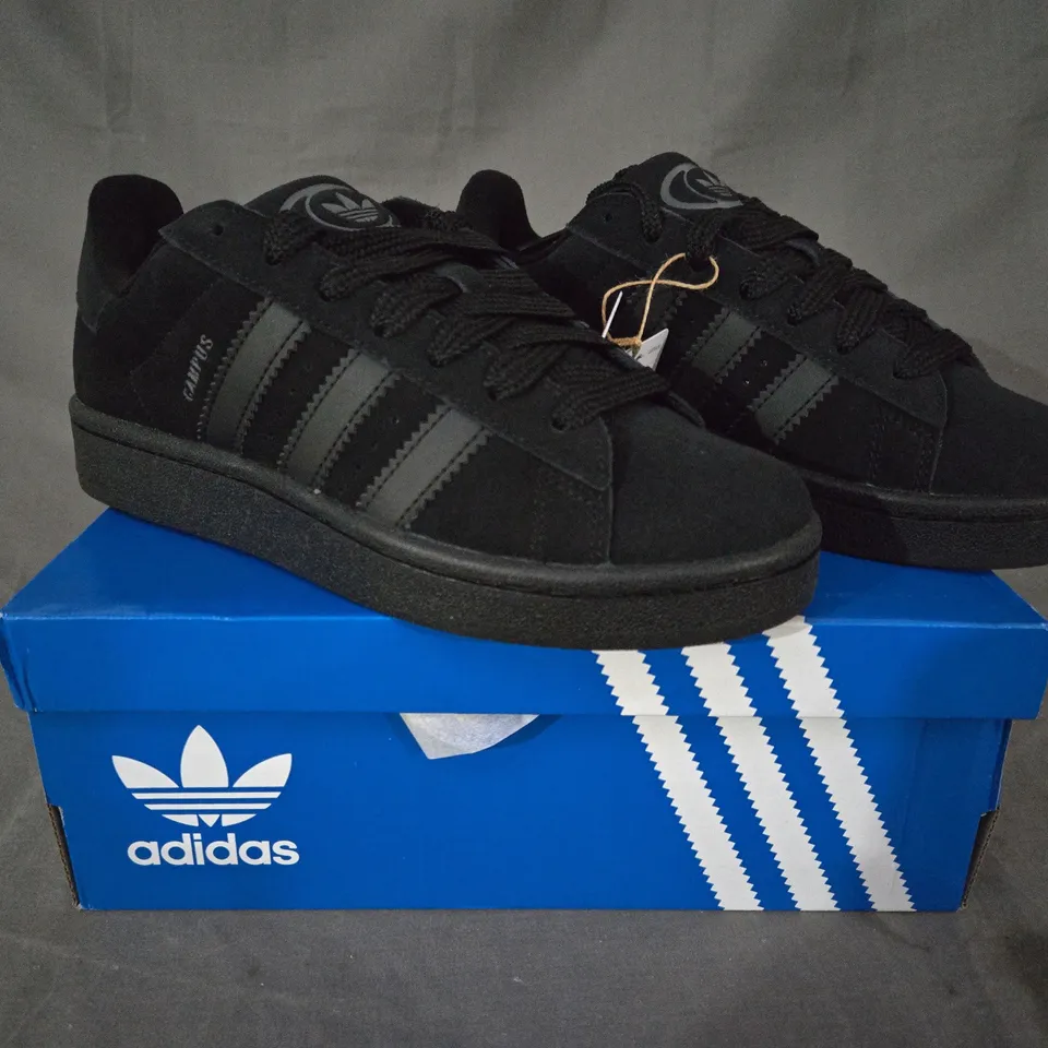 BOXED PAIR OF ADIDAS CAMPUS 00S KID'S SHOES IN BLACK UK SIZE 5