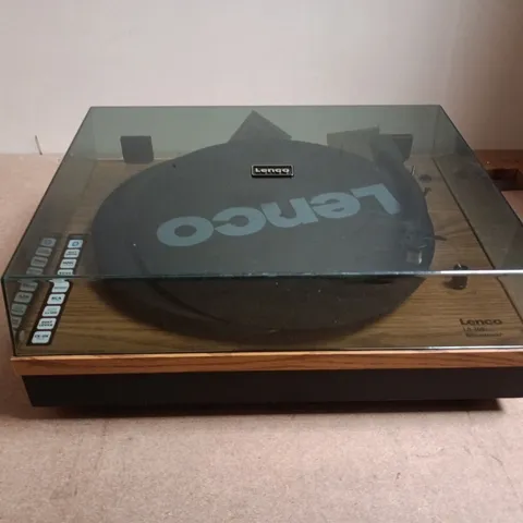 LENCO TURNTABLE WITH GLASS DUST COVER 
