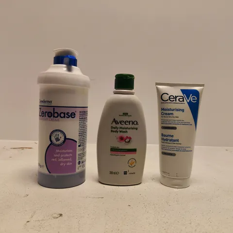 APPROXIMATELY 12 ASSORTED COSMETIC ITEMS INCLUDING VARIOUS MAKES AND BRANDS - COLLECTION ONLY