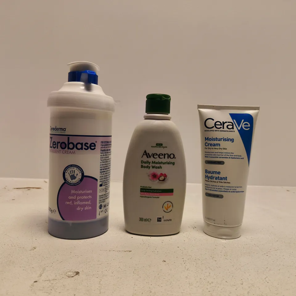 APPROXIMATELY 12 ASSORTED COSMETIC ITEMS INCLUDING VARIOUS MAKES AND BRANDS - COLLECTION ONLY