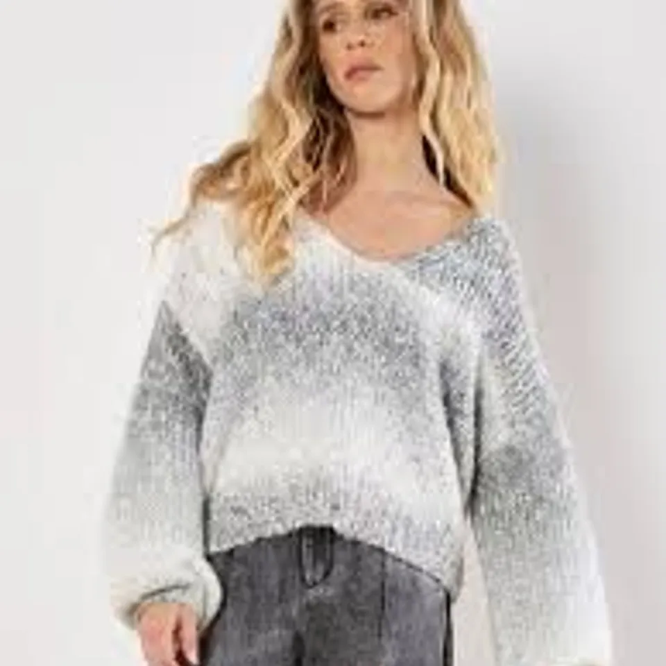 APRICOT TINSEL AND FLECK V NECK FISHERMAN KNIT JUMPER - SIZE XL