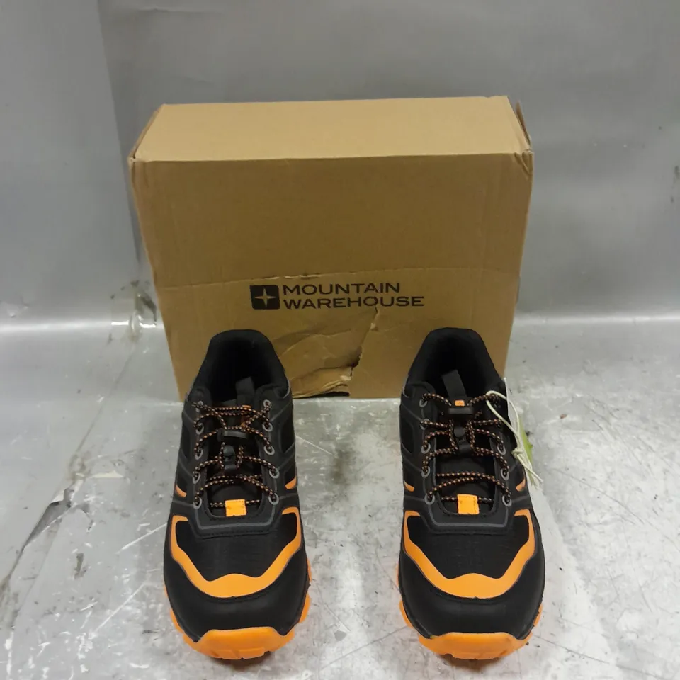 BOXED PAIR OF MOUNTAIN WAREHOUSE APPROACH KIDS RUNNING TRAINER GREY UK 4 