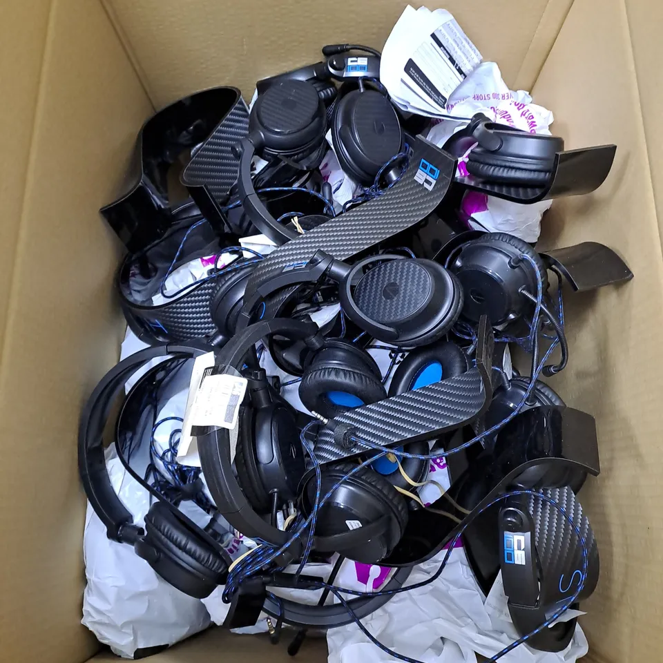 LARGE BOX OF ASSORTED GAMING HEADPHONES FOR PLAYSTATION , XBOX AND PC 