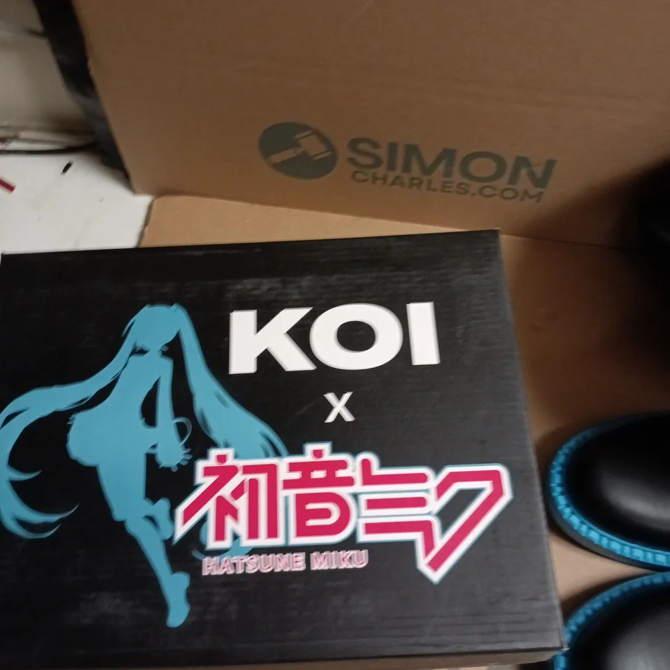 UK 8 KOI X HATSUNE MIKU BOOTS – BLACK/BLUE (US 9)
