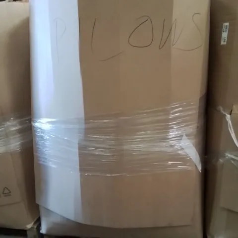 PALLET CONTAINING A LARGE QUANTITY OF PILLOWS 