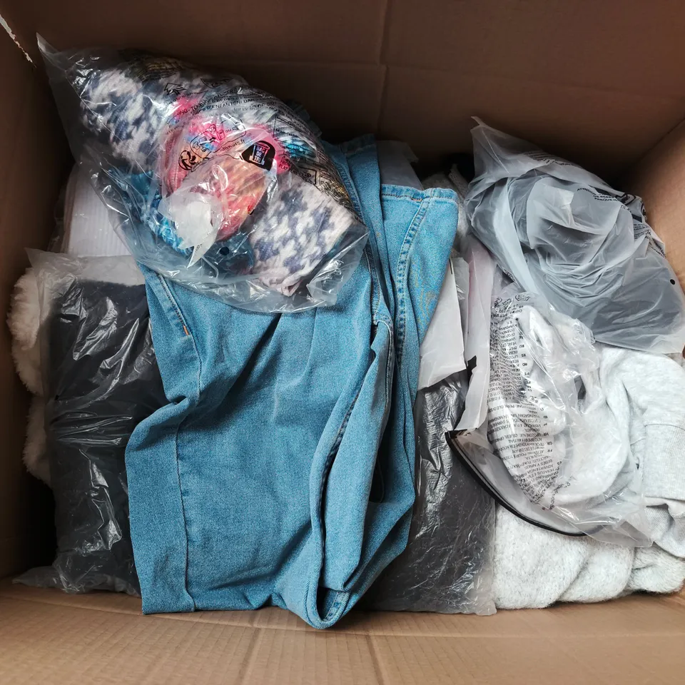 APPROXIMATELY 20 ASSORTED CLOTHING AND FASHION PRODUCTS IN VARIOUS STYLES AND SIZES - COLLECTION ONLY