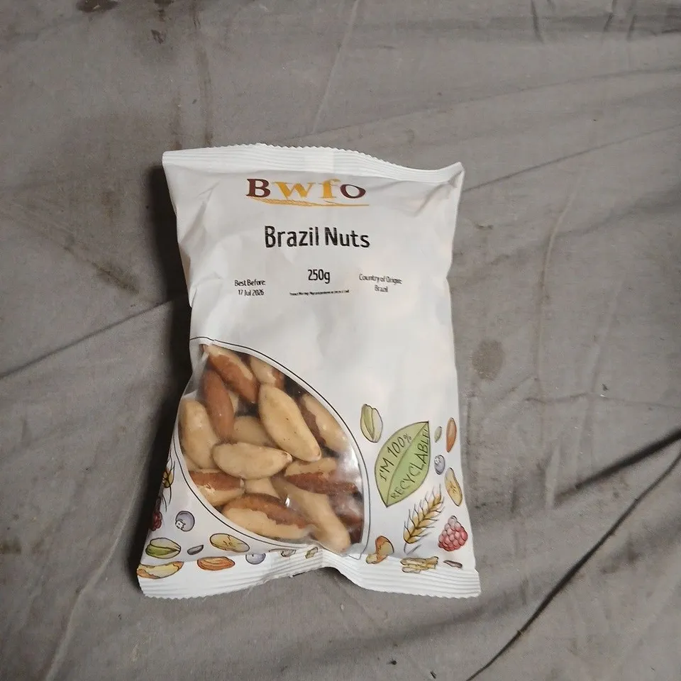 APPROXIMATELY 14 ASSORTED FOOD ITEMS INCLUDING HUEL DRINK , BRAZIL NUTS AND SIMPLY COOK CHILLI STIR FRY RECIPE KIT