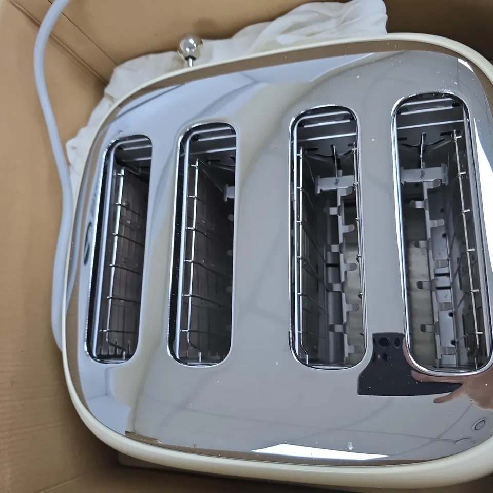 BOXED SMEG 50S TOASTER IN CREAM