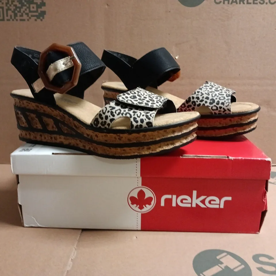 BOXED PAIR OF RIEKER OPEN TOE PLATFORM SANDALS IN ANIMAL PRINT/BLACK SIZE UK 6