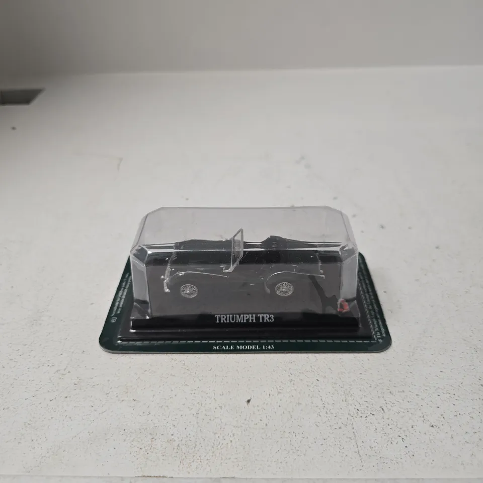 TRIUMPH TR3 1:43 SCALE MODEL CAR – DIE-CAST IN DISPLAY CASE