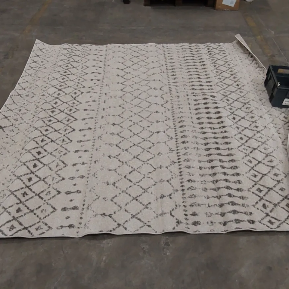 OLGA SQUARE AREA RUG IN GREY - 8' x 8'