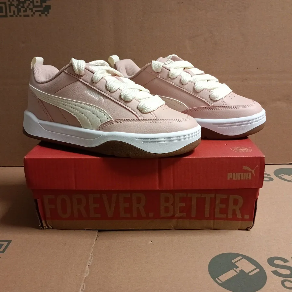 BOXED PAIR OF PUMA TRAINERS IN PINK/IVORY SIZE UK 3