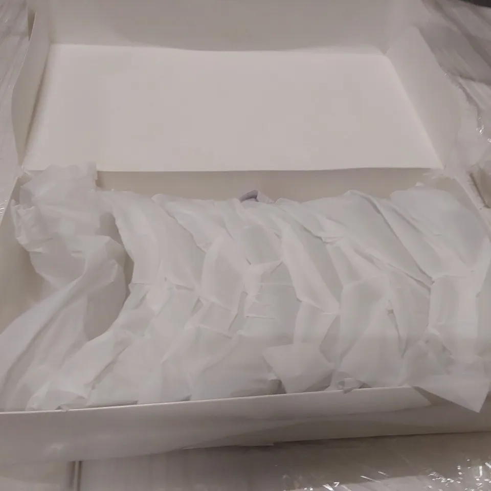 PALLET CONTAINING A VERY LARGE QUANTITY OF SAFETY GOGGLES