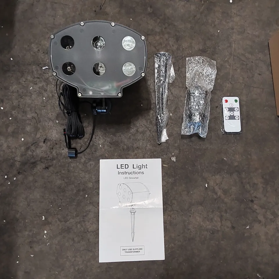 BRAND NEW BOXED LED SNOWFALL LIGHT (1 BOX)