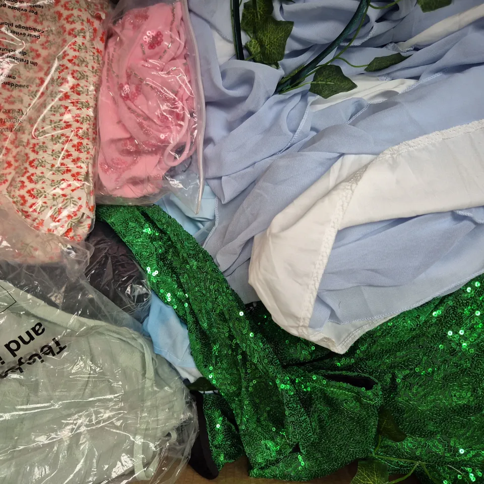 APPROXIMATELY 25 ASSORTED CLOTHING AND FASHION PRODUCTS IN VARIOUS STYLES AND SIZES - COLLECTION ONLY