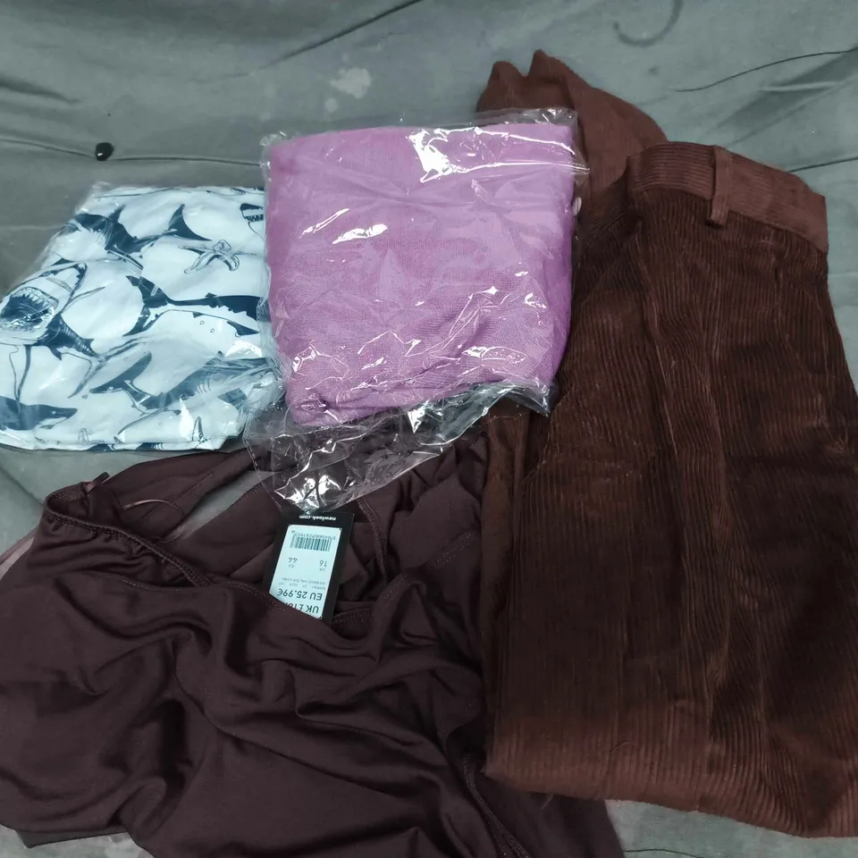 APPROXIMATELY 25 ASSORTED CLOTHING ITEMS IN VARIOUS SIZES, STYLES & COLOURS TO INCLUDE BRANDS SUCH AS NEW LOOK, JBC, MING OU, ETC - COLLECTION ONLY